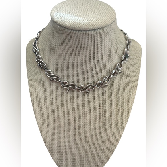 Trifari Jewelry - Vintage Tritari silver tone necklace Choker Pat pending mark Infinity‎ links